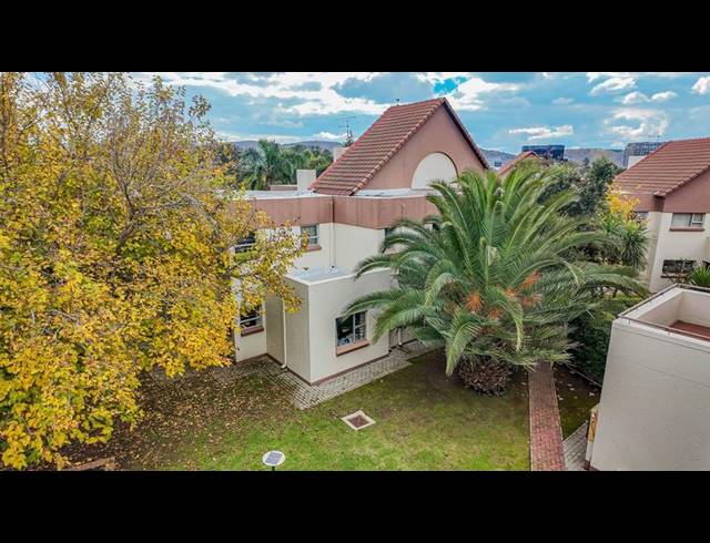 2 BEDROOM TOWNHOUSE FOR SALE IN BEDFORD GARDENS